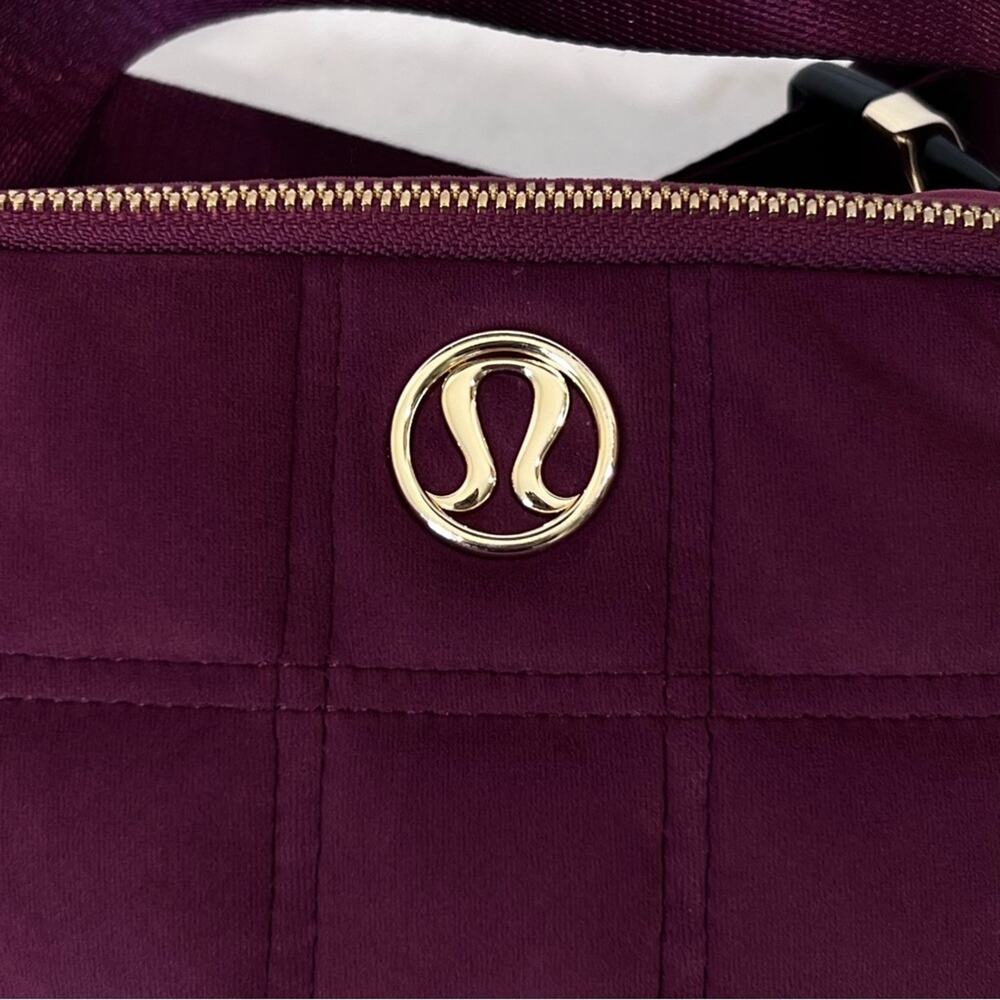 Lululemon Athletica Quilted Velour Puffer Belt Bag Gold Accents - Picture 3 of 10